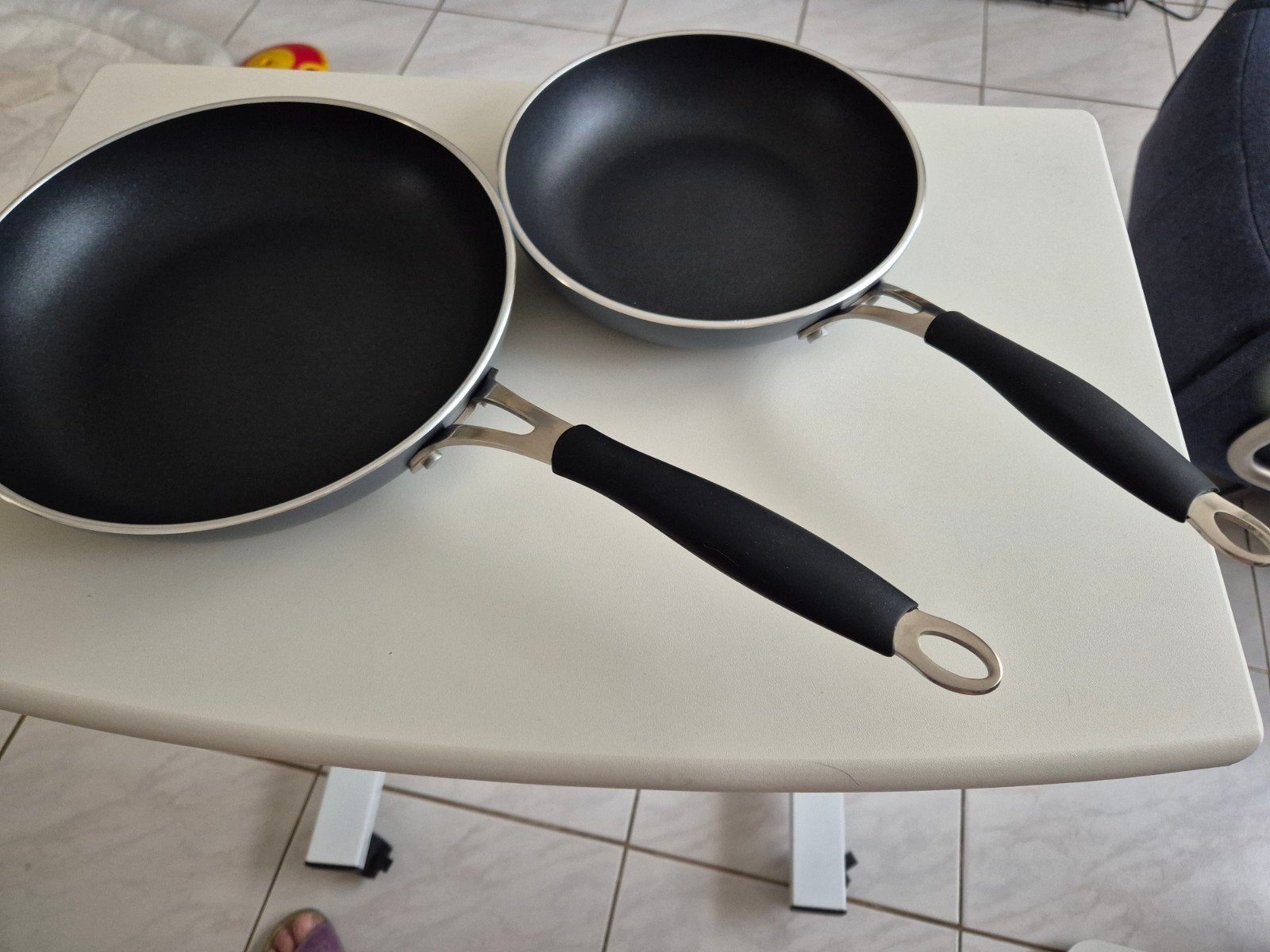 Te koop 2 Hendi koekenpannen, Ophalen, Rvs, Pannenset