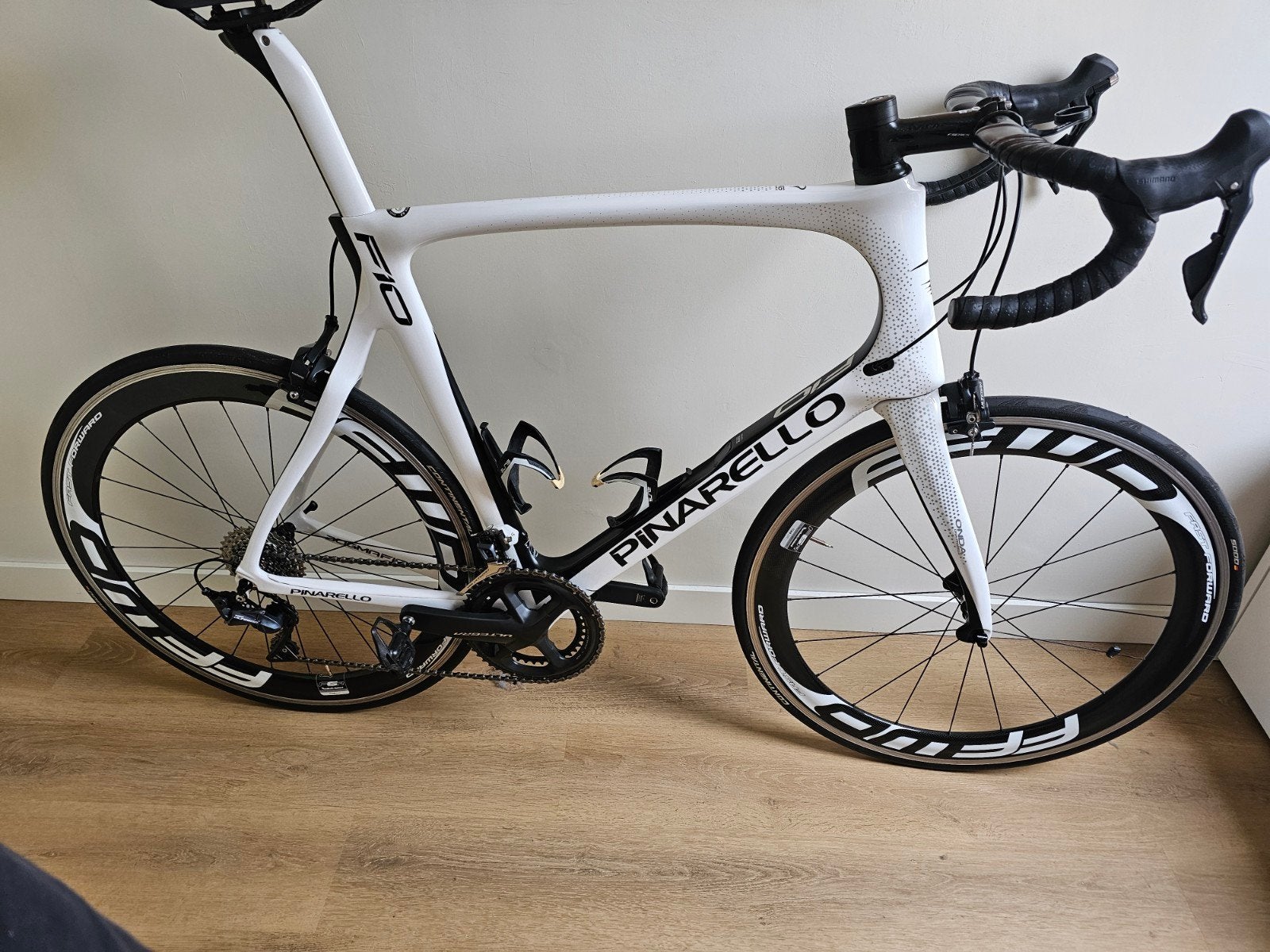 Pinarello F10 racefiets - Zo goed als nieuw, Fietsen en Brommers, Ophalen of Verzenden