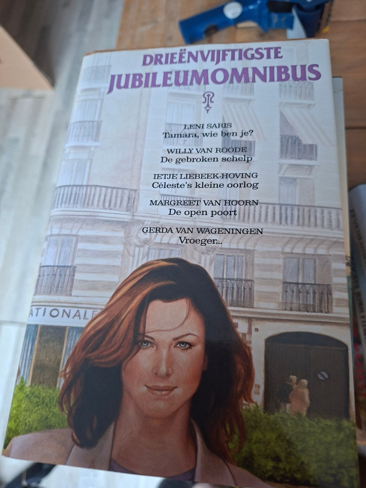 Drieënvijftigste Jubileumomnibus - Leni Saris e.a., Boeken, Ophalen of Verzenden, Gelezen, Nederland