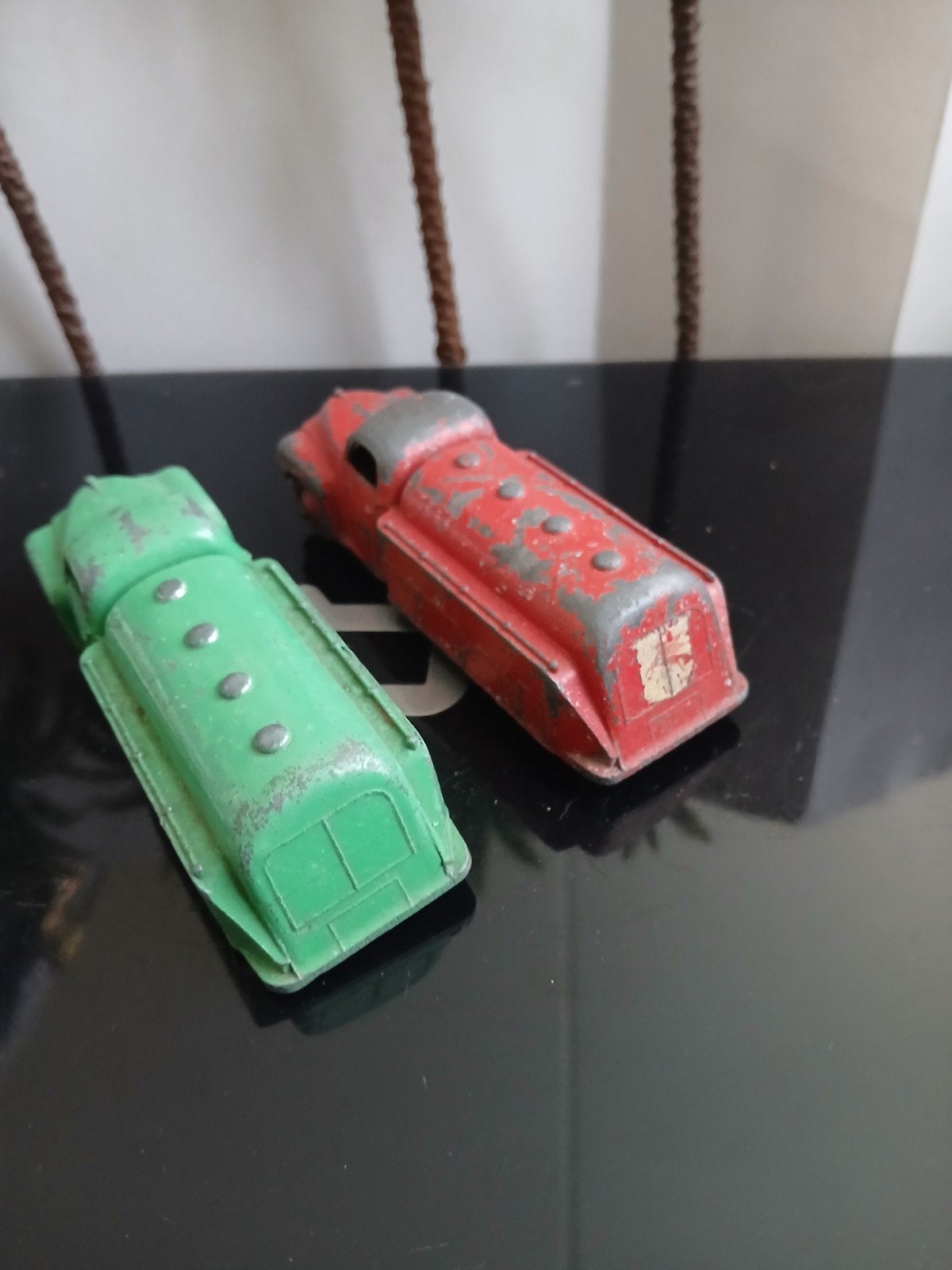 2x tankwagen.  Dinky toys, Hobby en Vrije tijd, Modelauto's | 1:43, Ophalen of Verzenden, Gebruikt, Dinky Toys
