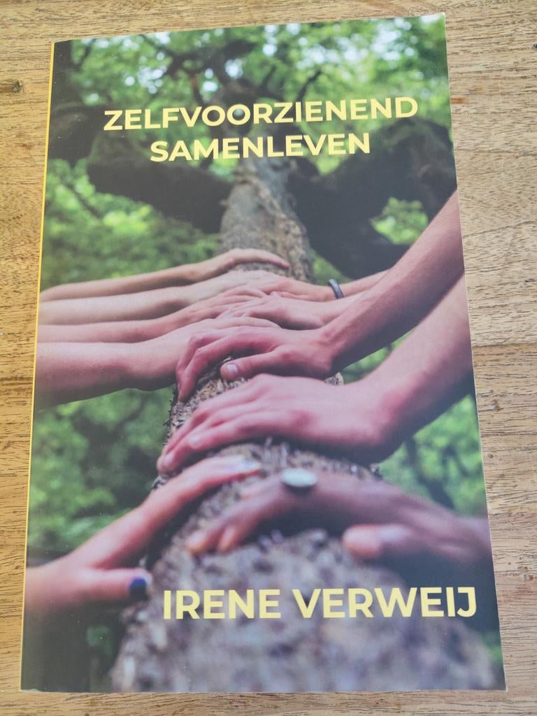 Irene Verweij - Zelfvoorzienend Samenleven, Boeken, Ophalen of Verzenden, Gelezen, Irene Verweij
