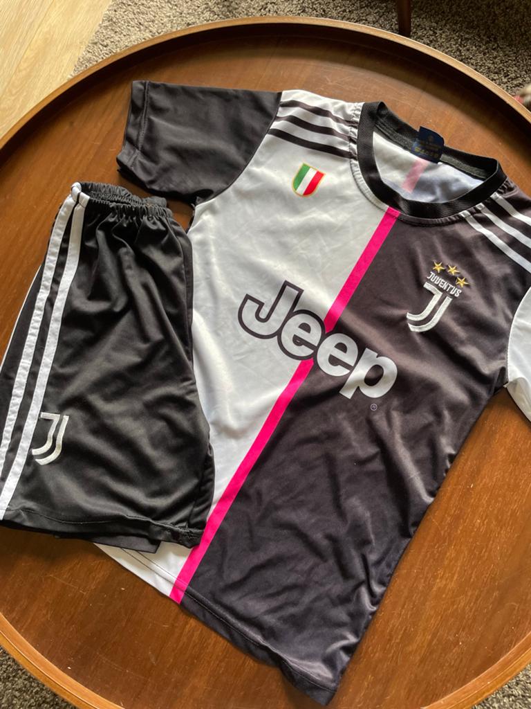 Juventus Voetbaltenue Ronaldo #7 - Maat S, Maat S, Ophalen of Verzenden, Zo goed als nieuw, Set