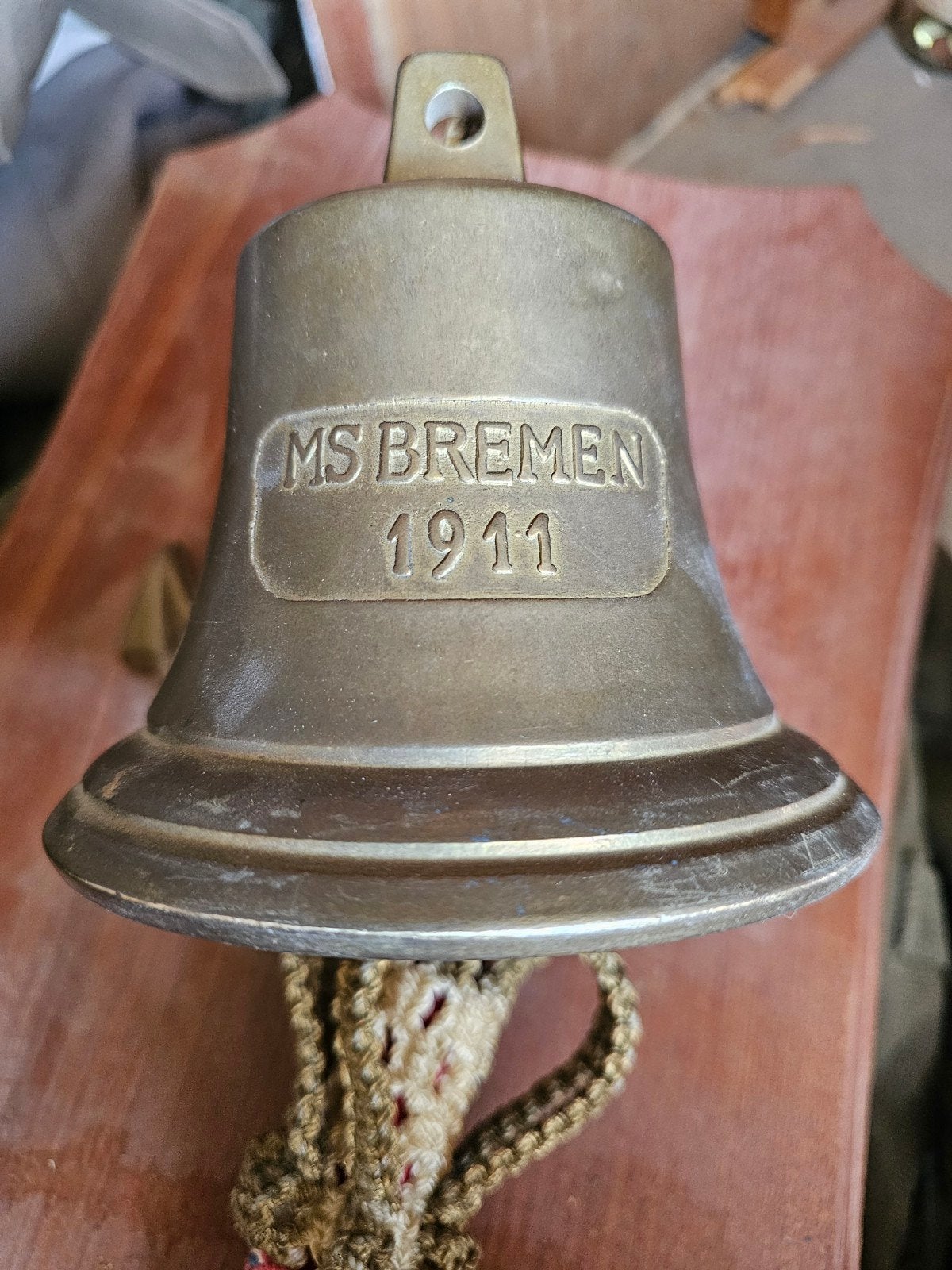 Antieke scheepsbel "MS Bremen 1911" (Replica) op houten plan, Ophalen of Verzenden, Brons