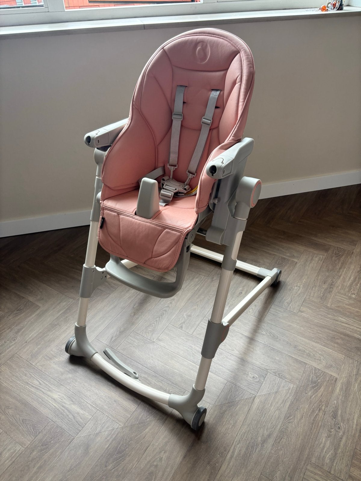 Lionelo Cora kinderstoel - Roze, verstelbaar en inklapbaar, Ophalen, Gebruikt, Inklapstoel, Afneembaar eetblad