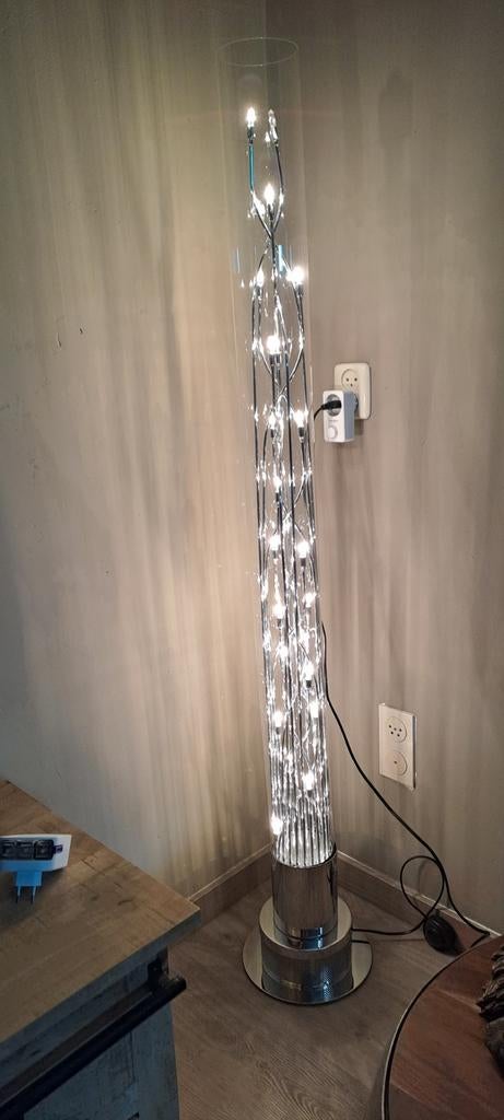 Vloerlamp met glazen buis en chromen details, Huis en Inrichting, Lampen | Vloerlampen, Ophalen