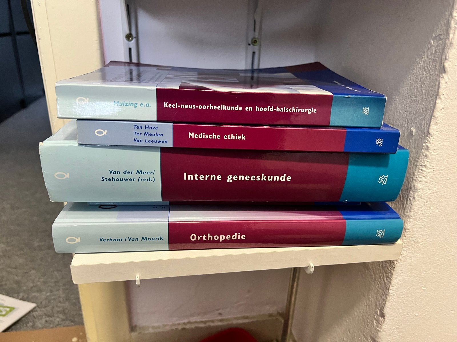 4 Geneeskunde boeken - Keel-neus-oor, Ethiek, Interne, Ortho, Boeken, Ophalen of Verzenden, Beta, Gelezen, WO