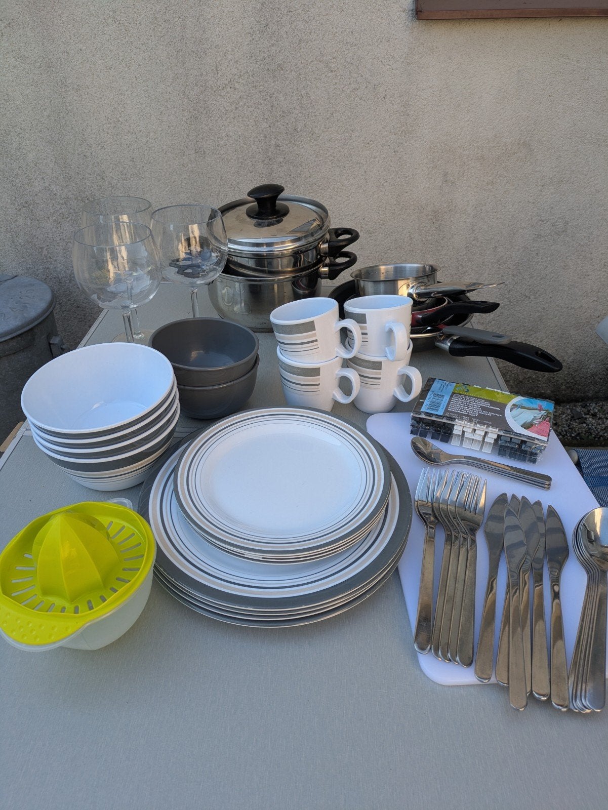 Compleet Teun campingservies 6 persoons met bestek, Ophalen, Zo goed als nieuw