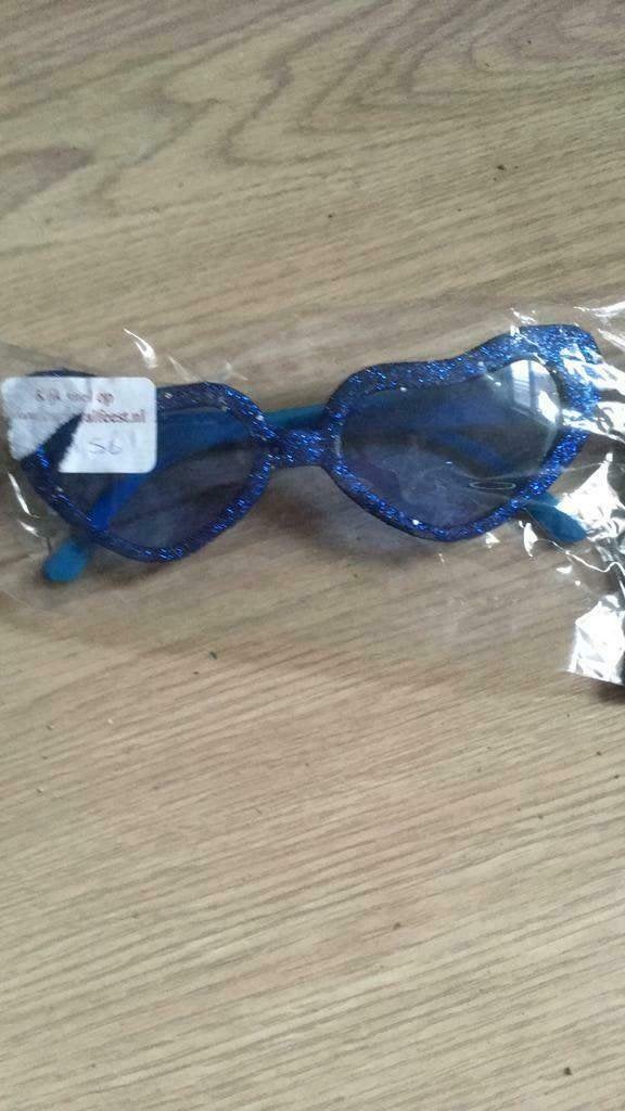 Bril hart blauw met blauw glas evt 4 stuks prijs per stuk, Ophalen of Verzenden, Jongen of Meisje