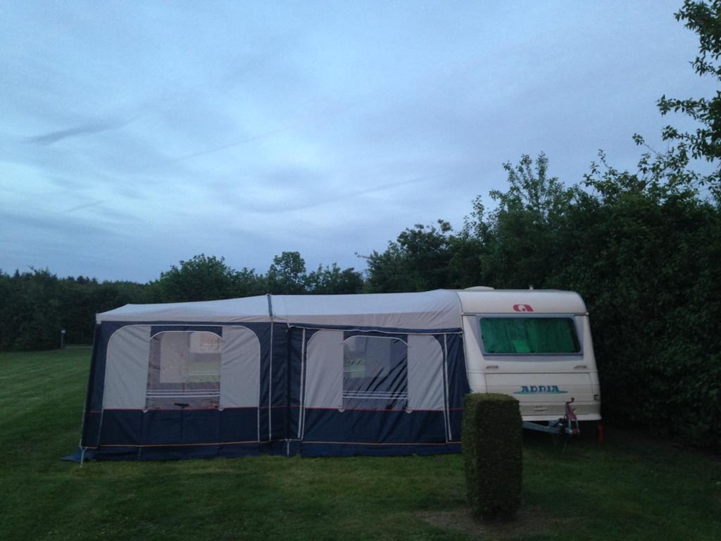 Adria Unica 390 DB / klapstapelbed/ voortent/ luifel, Dwarsbed, 750 - 1000 kg, Particulier, Adria