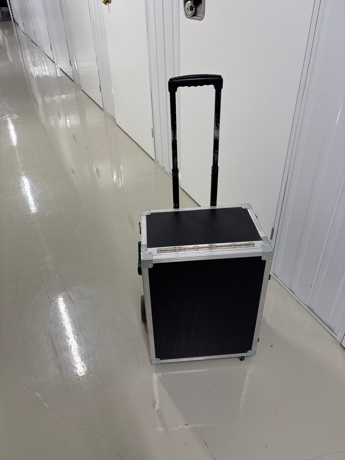 Professionele Pedicure Koffer met Stroom en Wieltjes, Ophalen, Gebruikt, Zwart, Hardcase