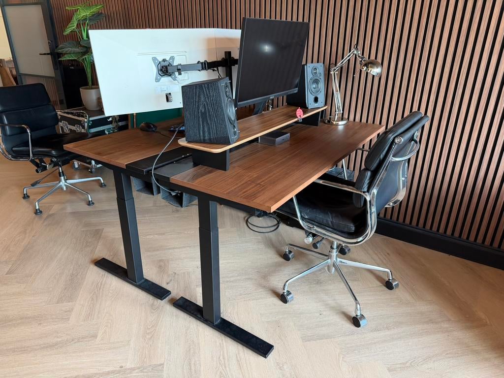 2x IKEA MITTZON BUREAU 140x60, Ophalen, Zit-sta bureau, Hout, Zo goed als nieuw
