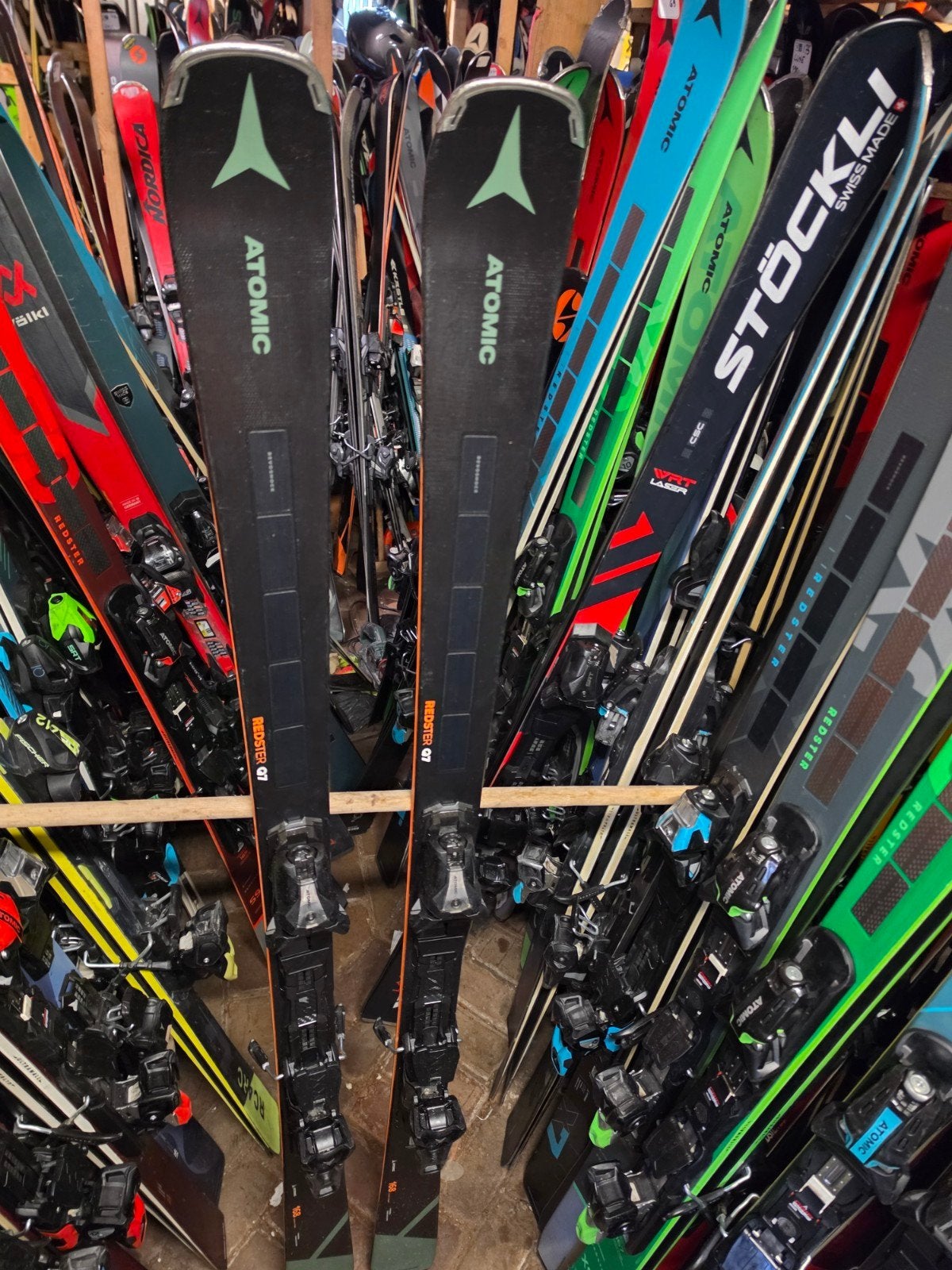 2025/26 168 ATOMIC REDSTER Q7 REVOSHOCK ALL SNEEUW TOP SKI, 160 tot 180 cm, Ophalen of Verzenden, Zo goed als nieuw, Carve