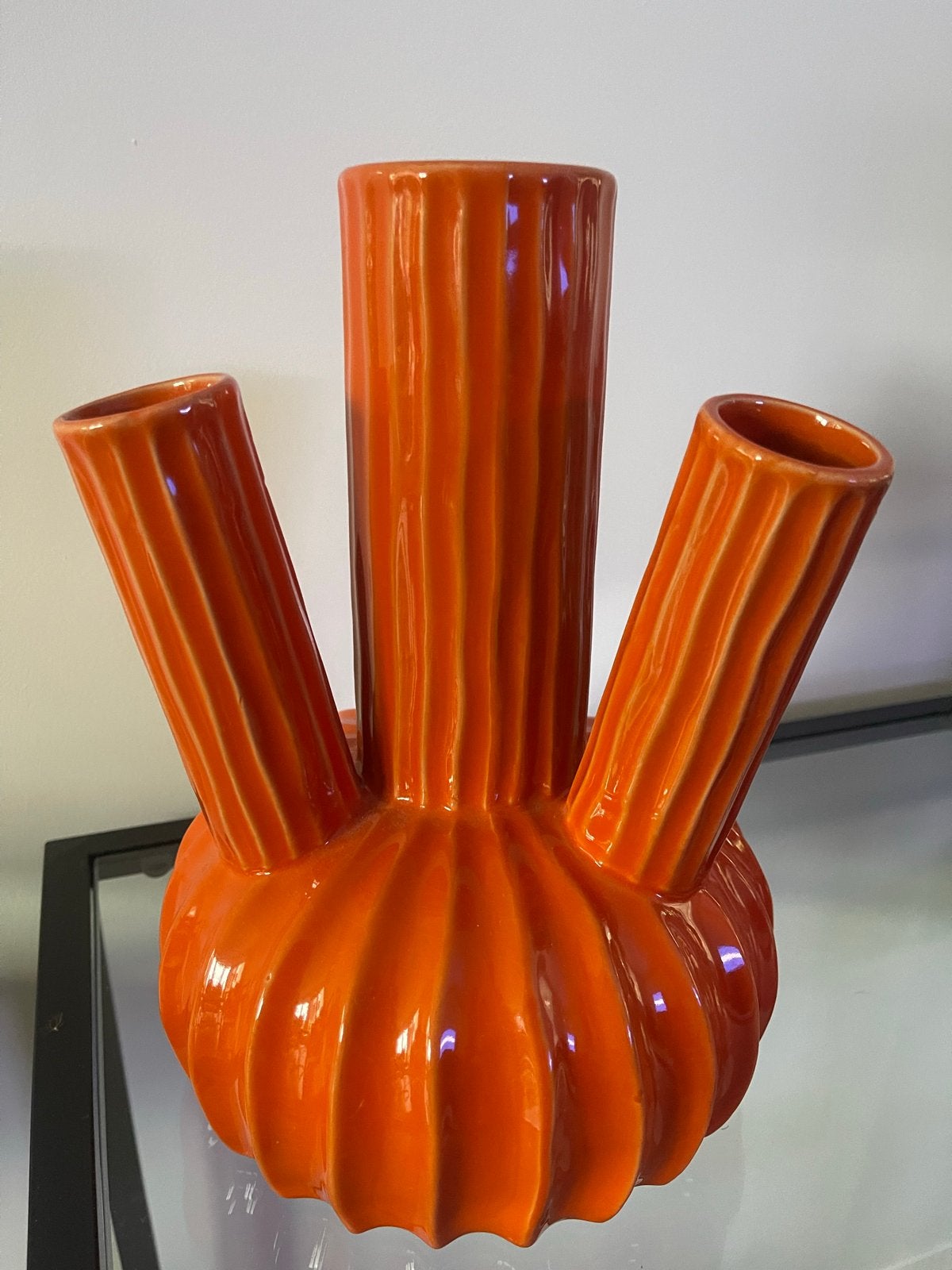 Oranje tulpenvaas - 27 cm hoog, Huis en Inrichting, Woonaccessoires | Vazen, Met patroon/structuur, Ophalen of Verzenden, Zo goed als nieuw