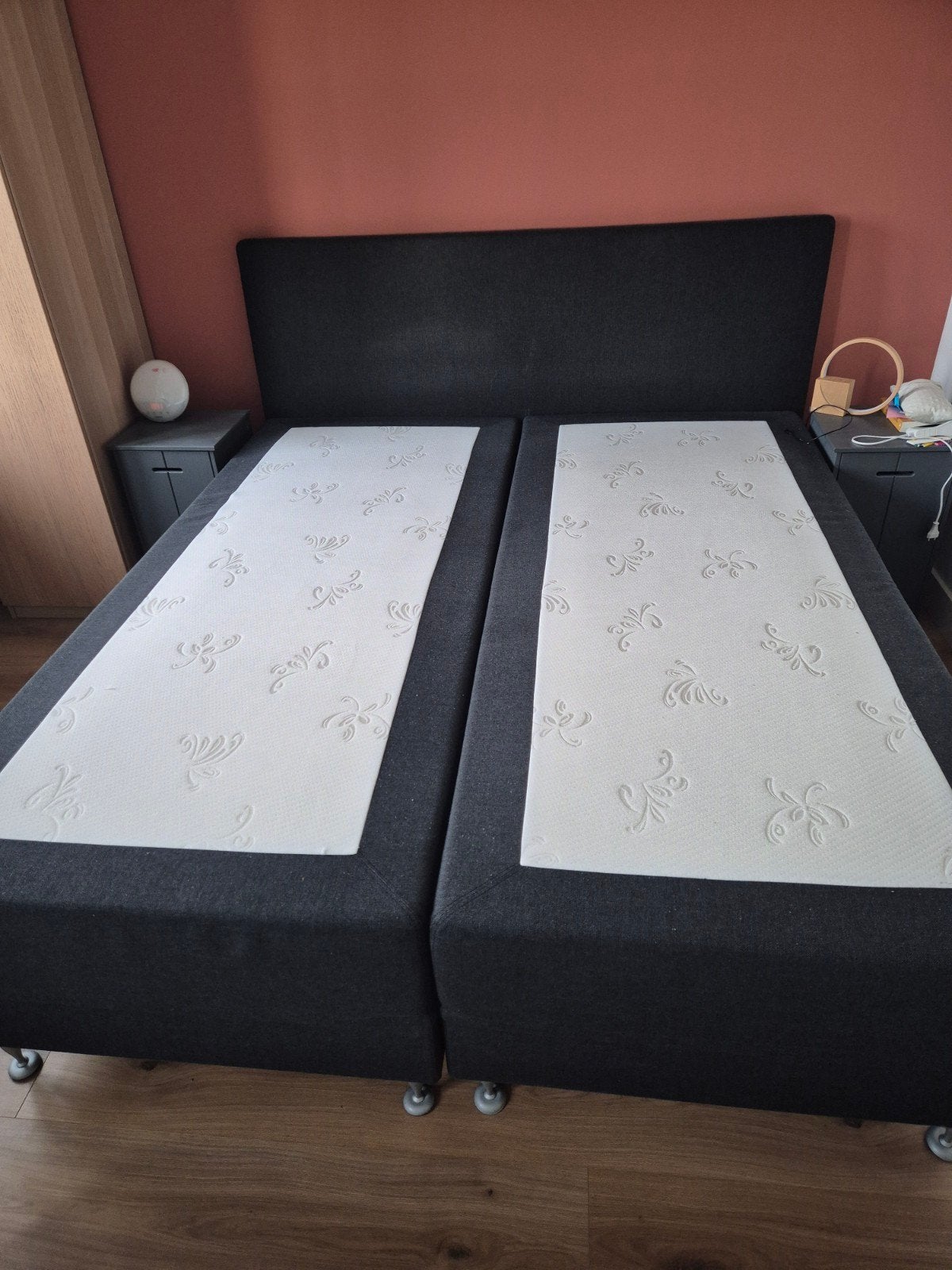 Boxspring van Swiss Sense met matrassen. Donkergrijs 180x210, Huis en Inrichting, Slaapkamer | Boxsprings, Ophalen, Gebruikt, 210 cm
