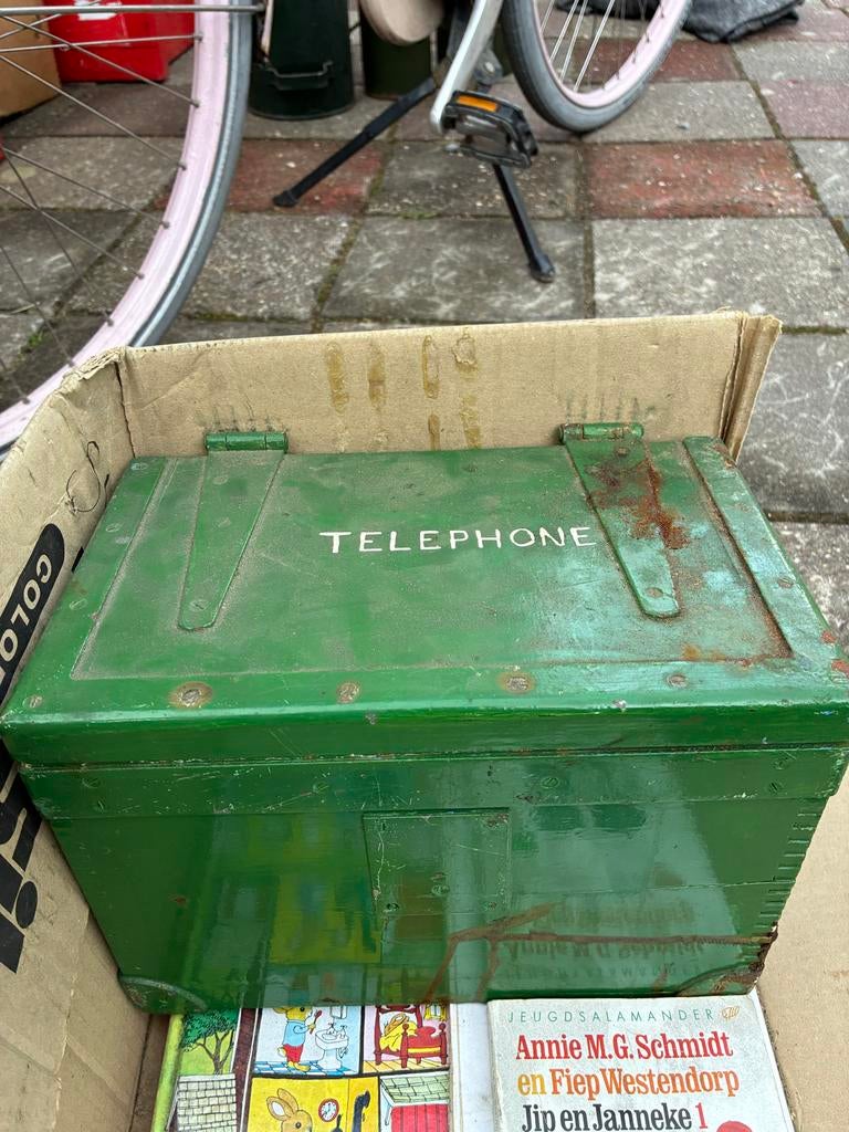 Antieke veldtelefoon in houten kist, Verzamelen, Ophalen of Verzenden, Overige soorten, Overige gebieden, Overige typen