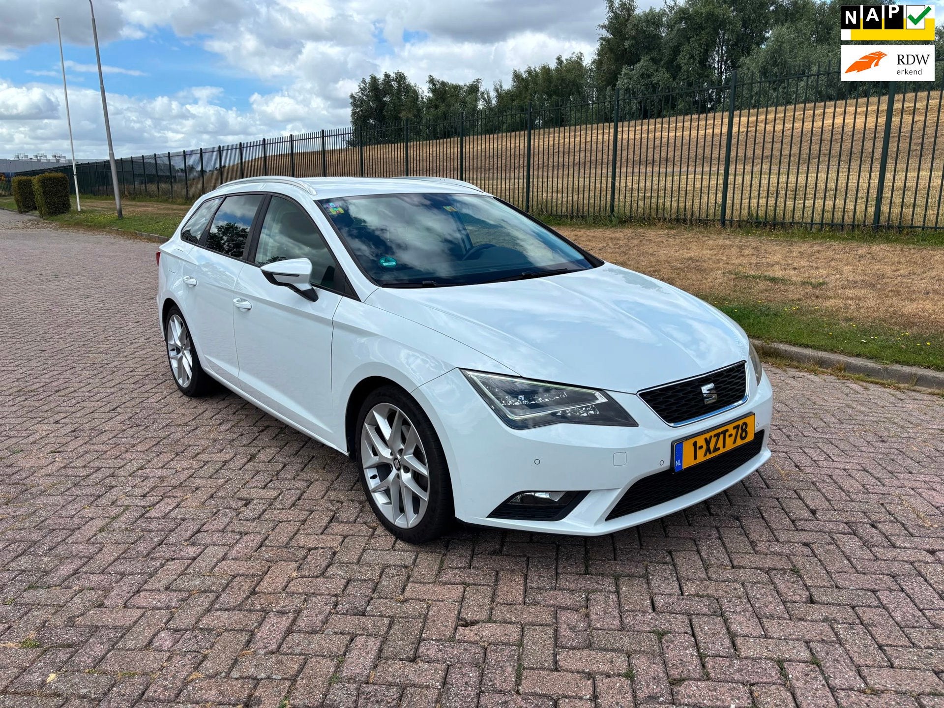 Seat Leon ST 1.6 TDI Ecomotive Lease Sport, Auto's, Voorwielaandrijving, Euro 5, Gebruikt, 4 cilinders