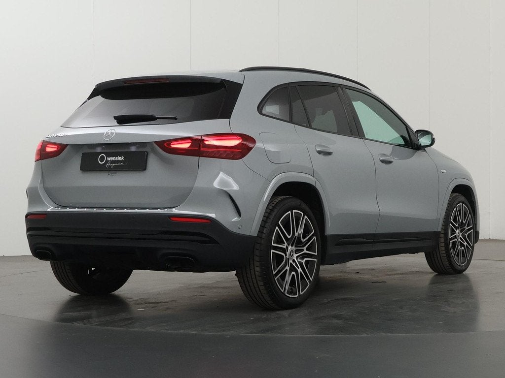 Mercedes-Benz GLA-klasse 250 e AMG Line | Panoramadak | Trek, Stof, 4 cilinders, 16 kWh, Bedrijf