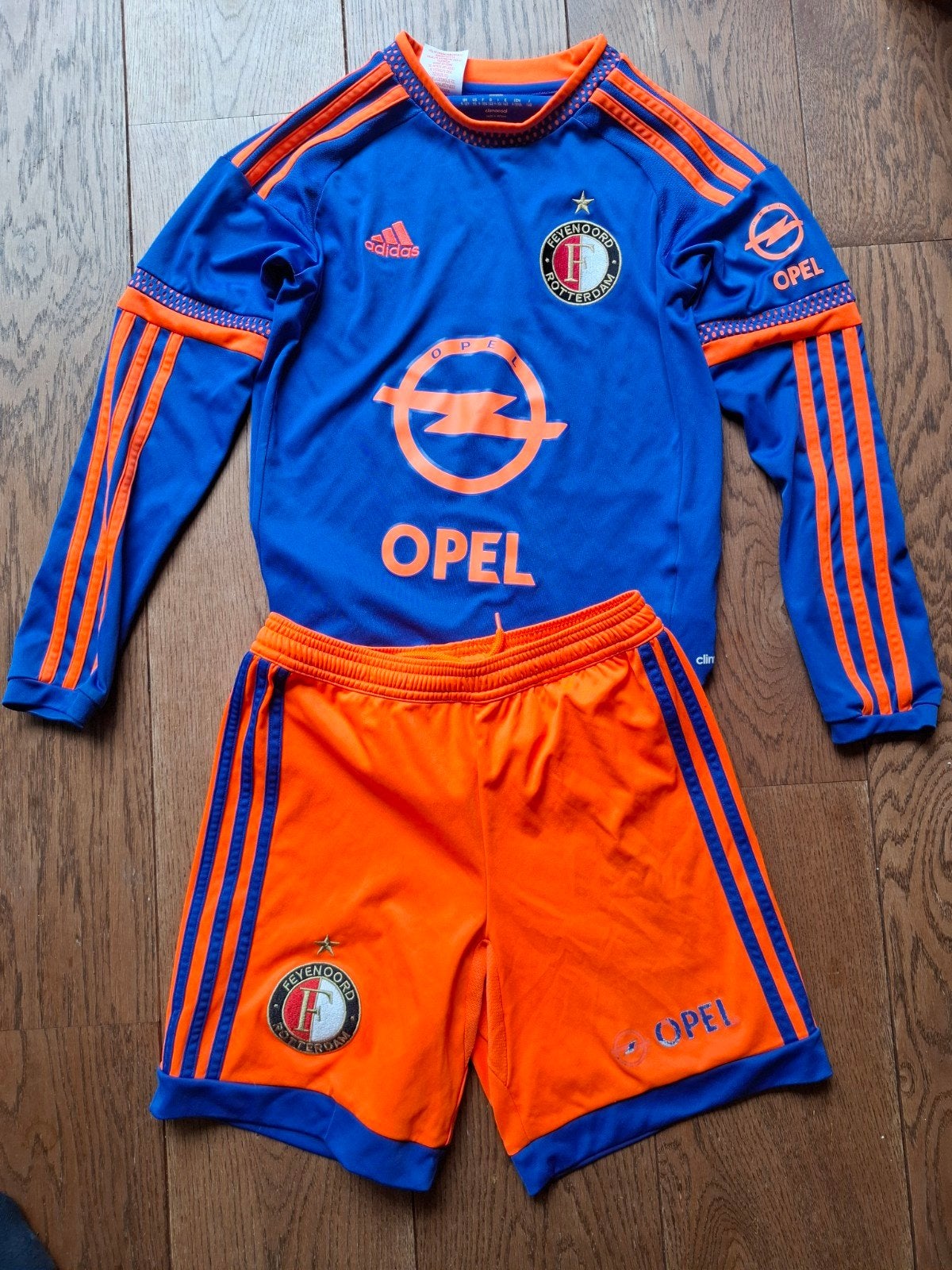 Feyenoord Uit tenue 2015/2016 (shirt en broekje, maat 140), Sport en Fitness, Maat M, Verzenden, Gebruikt, Set