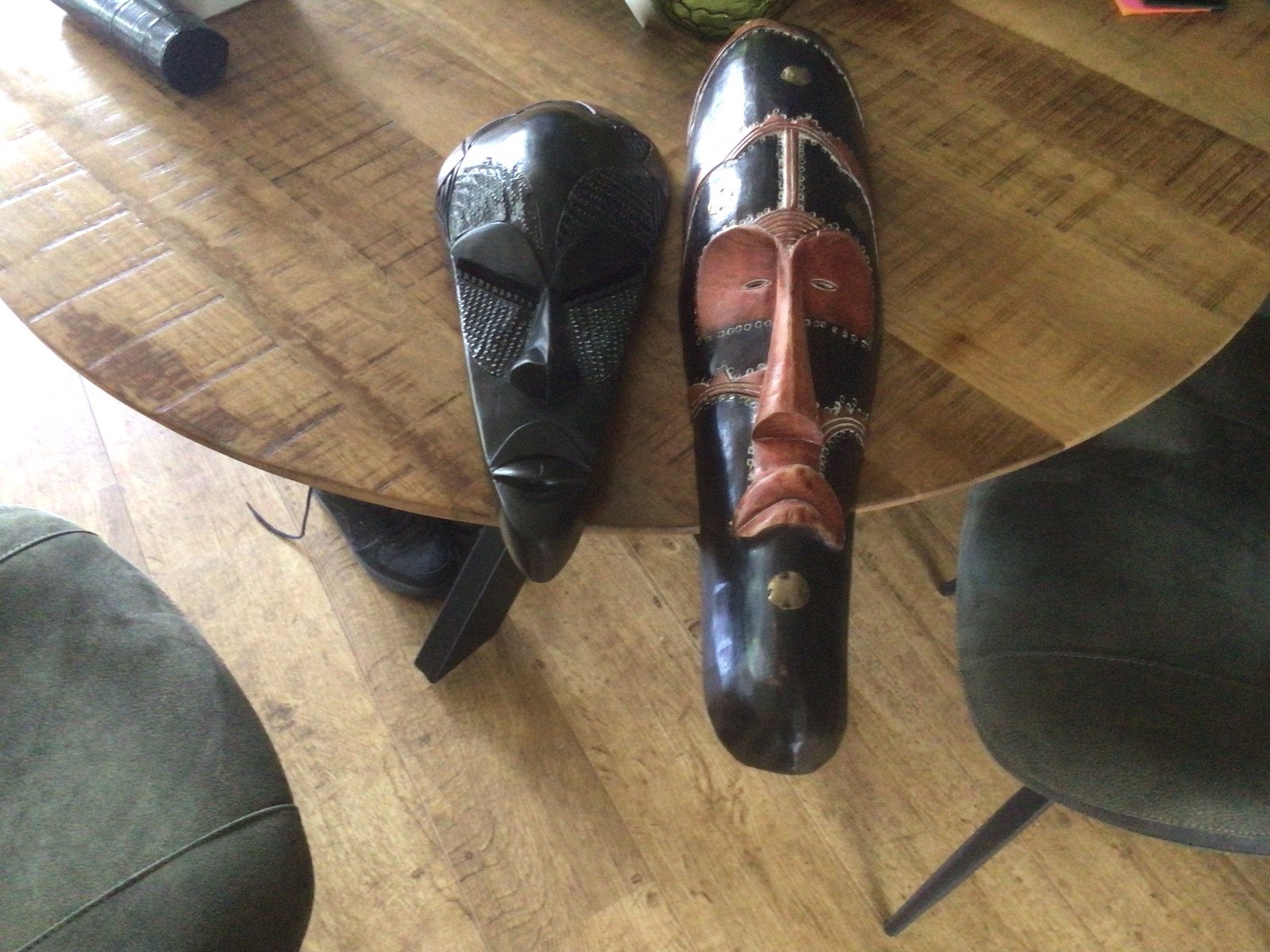Twee handgesneden Afrikaanse maskers, Antiek en Kunst, Kunst | Beelden en Houtsnijwerken, Ophalen of Verzenden, Afrika