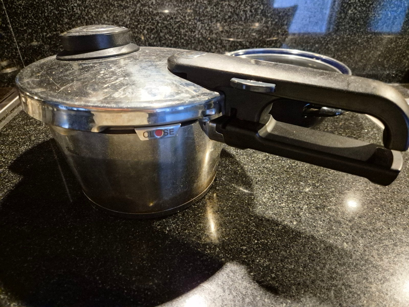 Fissler Snelkookpan & BK Braadpan (klein model), Huis en Inrichting, Keuken | Potten en Pannen, Snelkookpan, Gebruikt, Ophalen of Verzenden