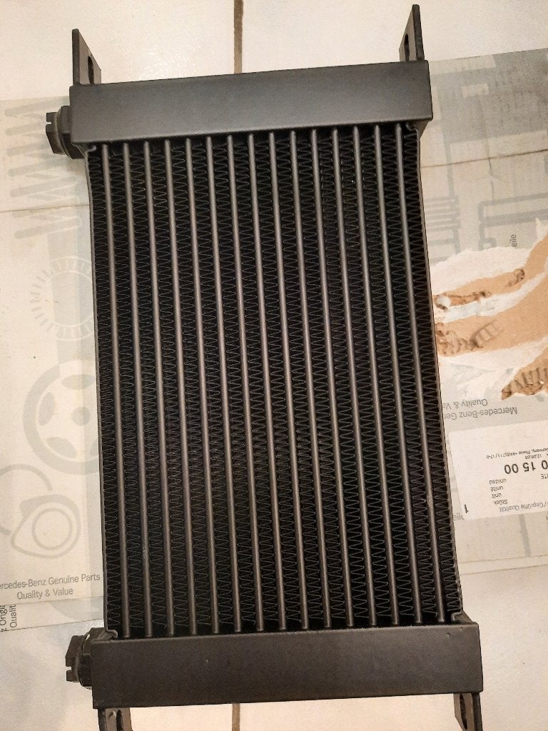 Mercedes nieuwe olie radiator voor CLK, Doe-het-zelf en Verbouw, Verwarming en Radiatoren, Minder dan 30 cm, Hoog rendement (Hr)
