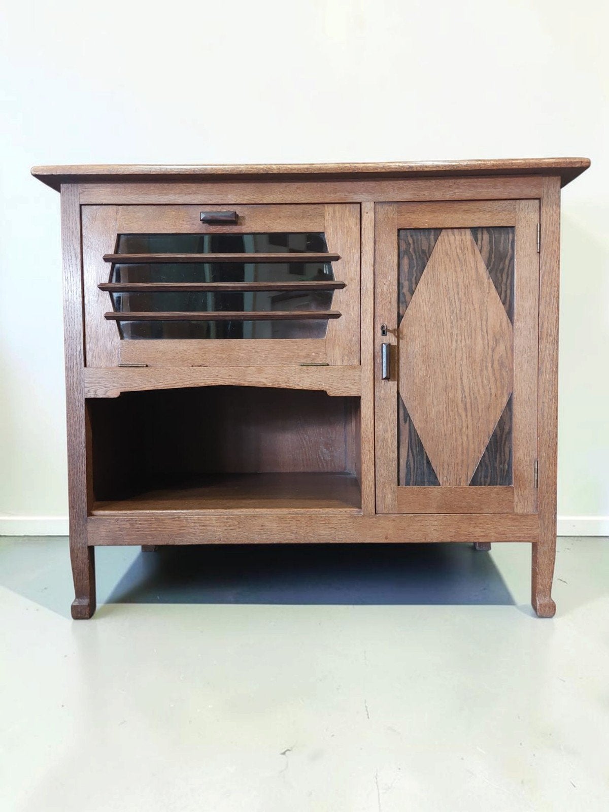 Amsterdamse School dressoir / kastje – Art Deco jaren ’30