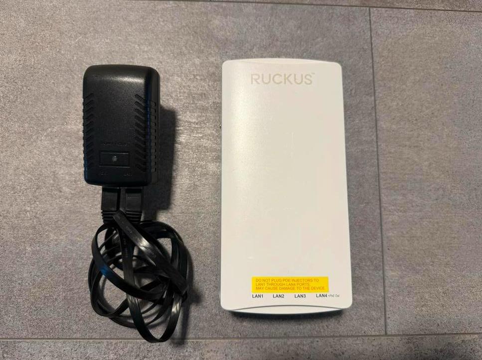 Ruckus H550 Unleashed Wi-Fi 6 Access Point met PoE, Ophalen of Verzenden, Gebruikt, Router