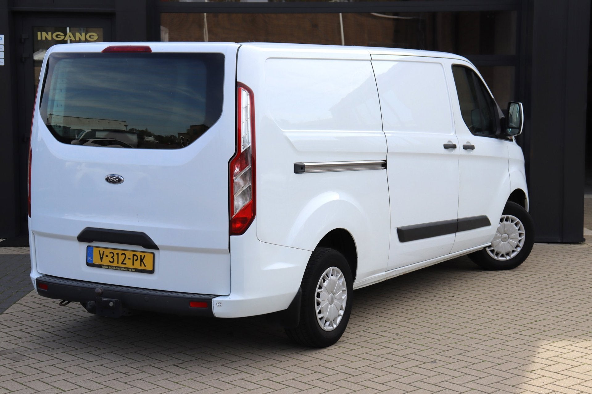 Ford Transit Custom 290 2.0 TDCI L2H1 Trend | Airco | Cruise, Voorwielaandrijving, Euro 6, 4 cilinders, Bedrijf
