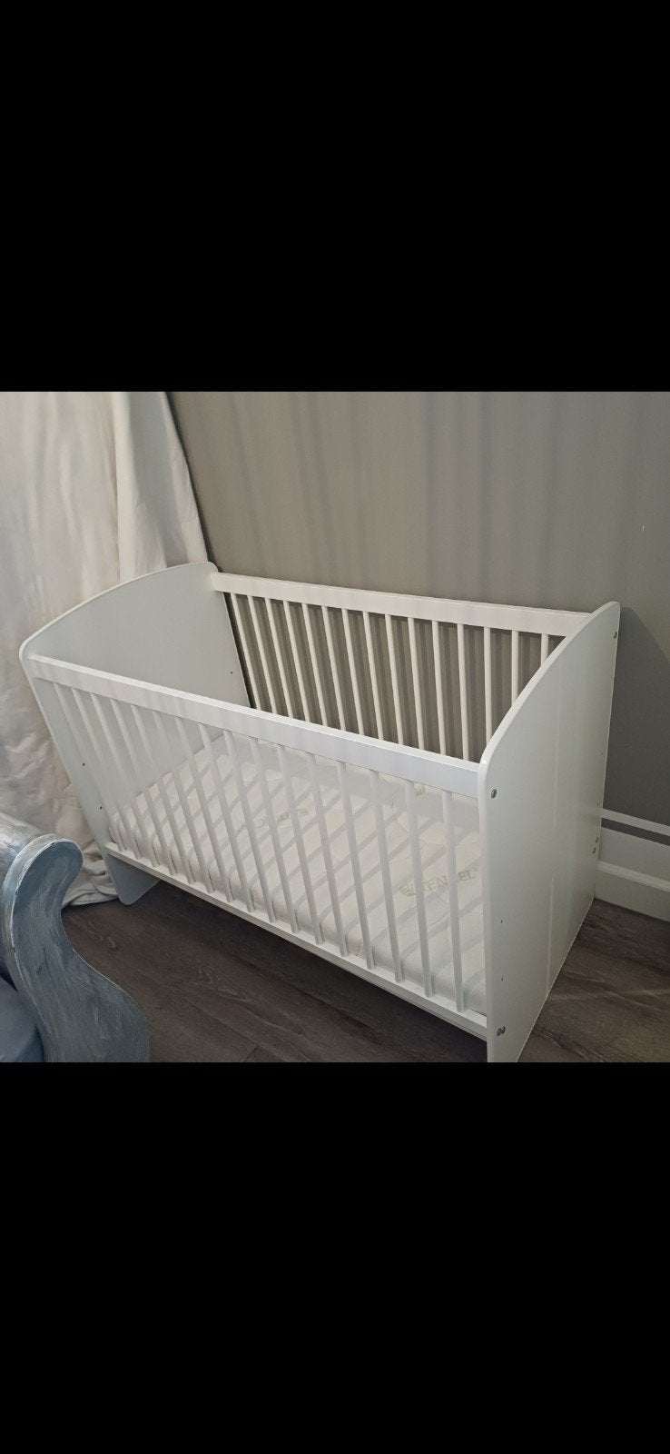 GRATIS Wit ledikantje zonder matras, Kinderen en Baby's, Babywiegjes en Ledikanten, Ophalen, Gebruikt, Ledikant
