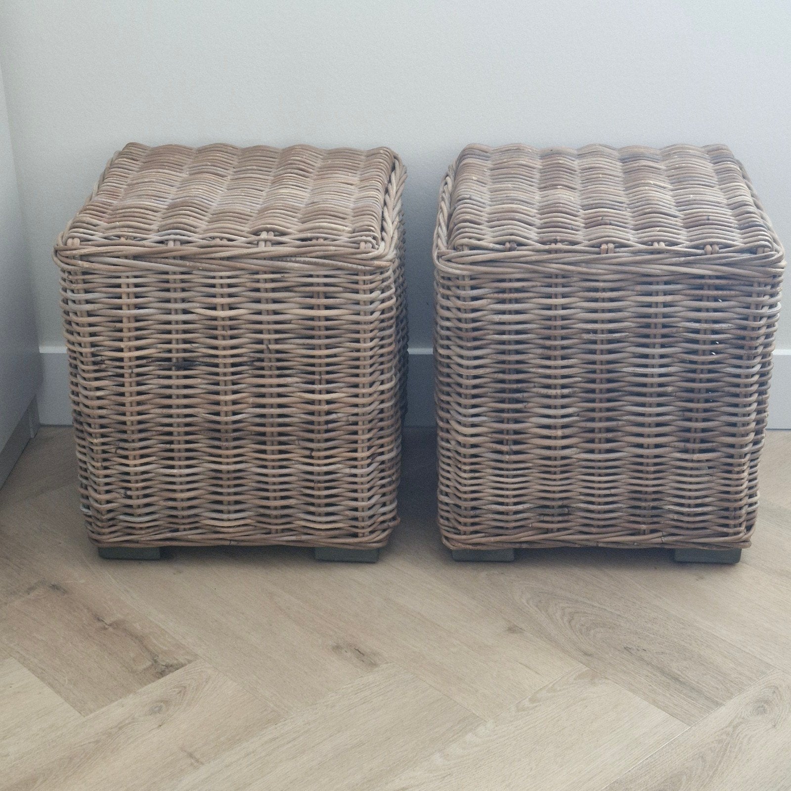 2 stevige bijzet Rotan hockers#poefjes#tafeltjes, Huis en Inrichting, Ophalen, Zo goed als nieuw, Overige materialen
