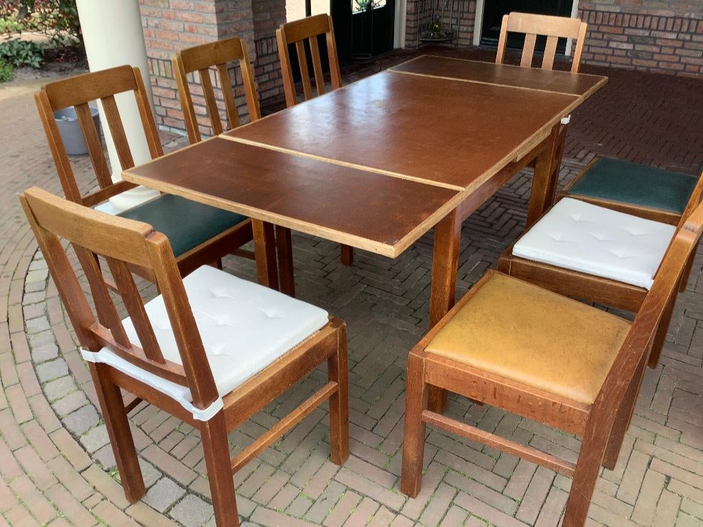 Te koop: Retro tafel met 8 stoelen voor € 60,--, Huis en Inrichting, Tafels | Eettafels, Ophalen, Gebruikt, Eikenhout, 50 tot 100 cm