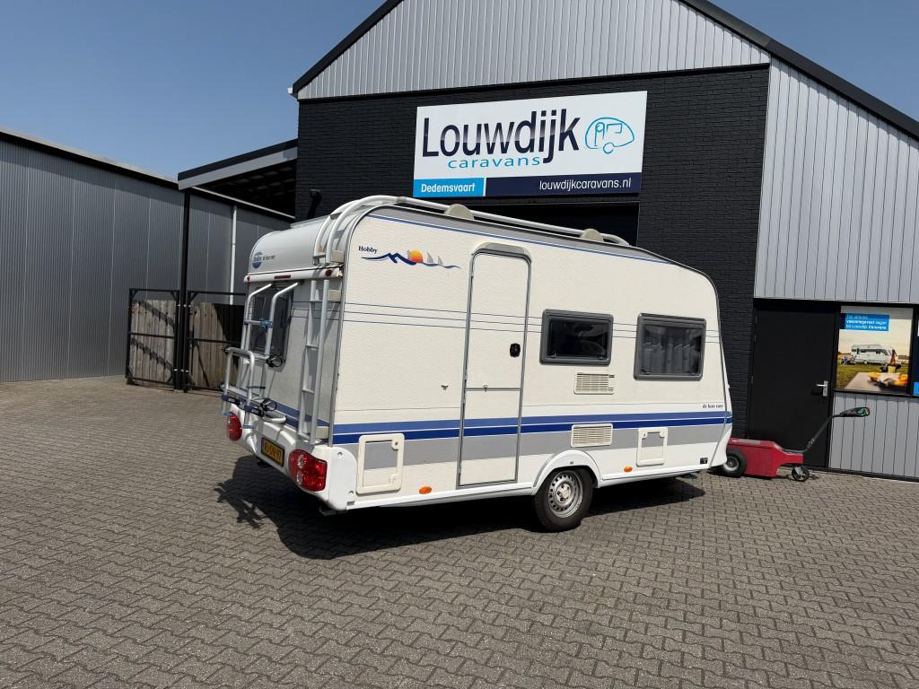 HOBBY De Luxe 400 SF ’03 (Vastbed, Treinzit), Caravans en Kamperen, Vast bed, Hobby, Bedrijf, Treinzit