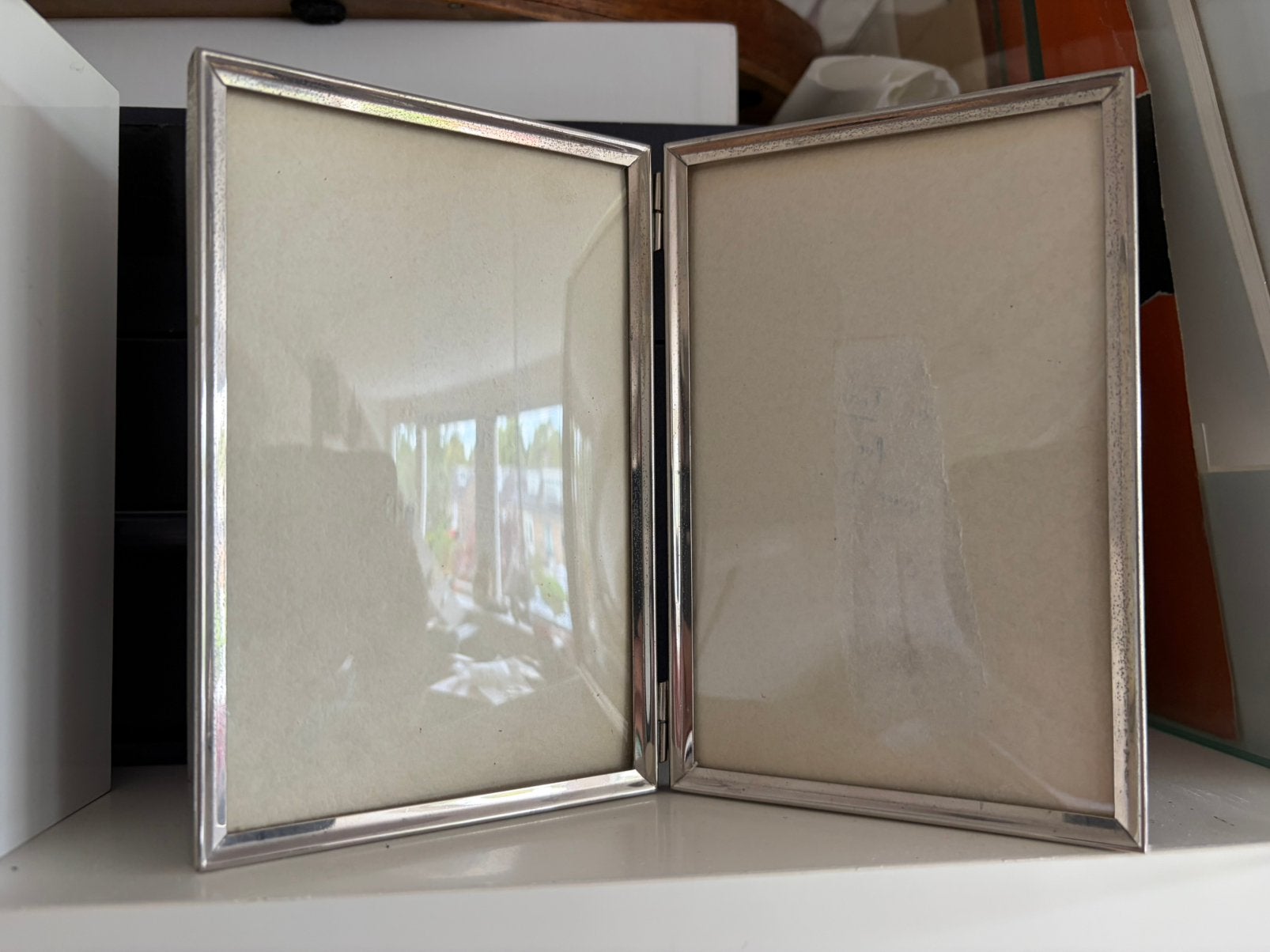 Dubbel fotolijst met bolle glazen, Gebruikt, Standaard fotolijst, Ophalen of Verzenden, Voor meerdere foto's