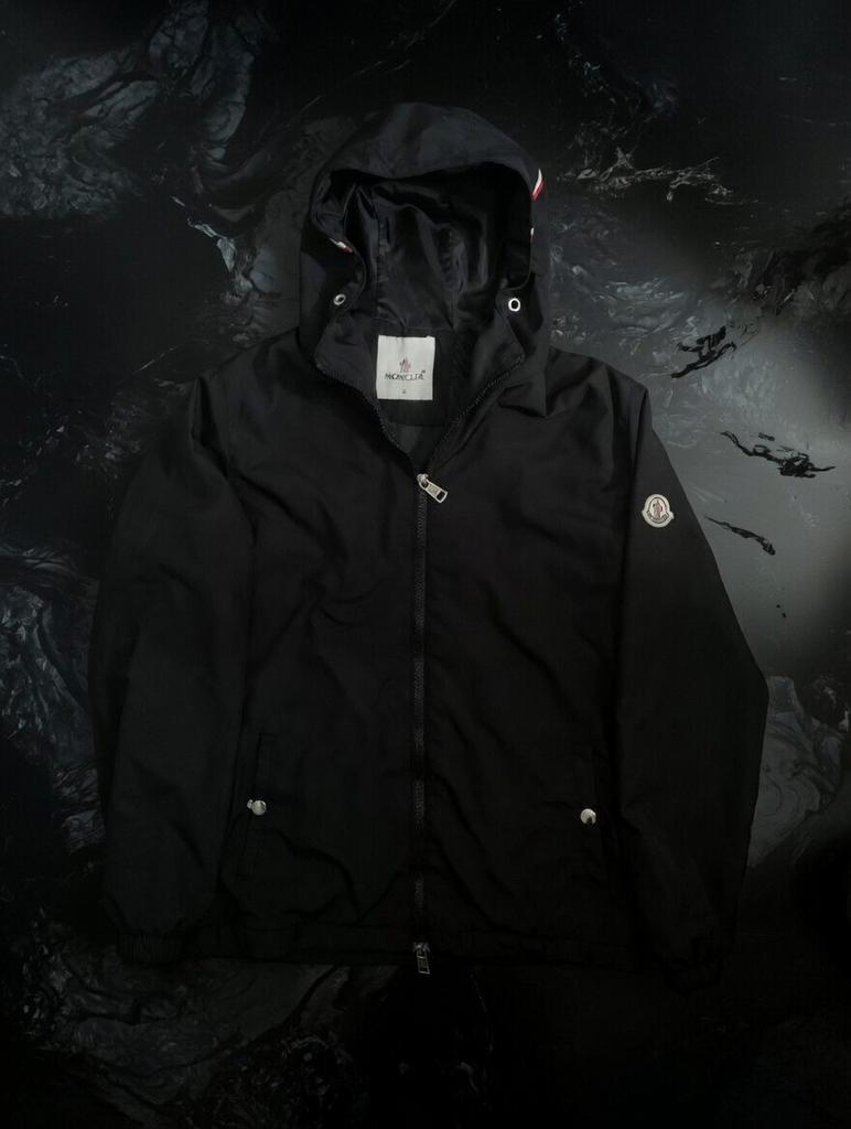 Moncler Zomerjas Zwart Maat S met NFC Tag, Kleding | Heren, Jassen | Zomer, Ophalen of Verzenden, Gedragen, Maat 46 (S) of kleiner