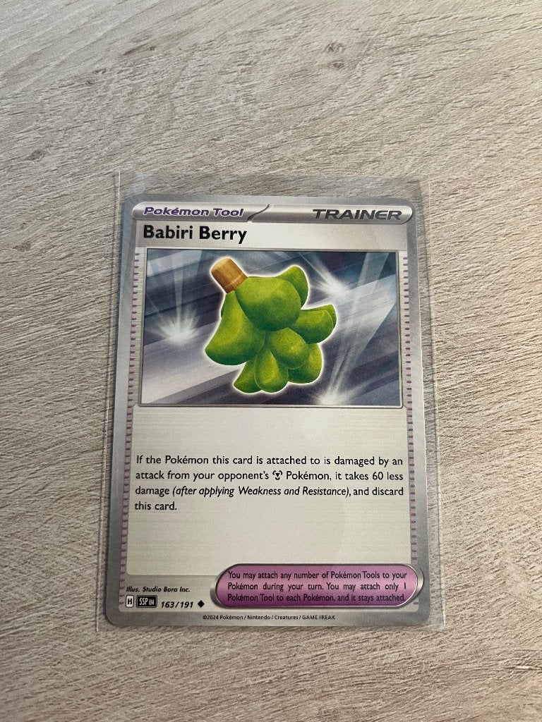 Babiri Berry 163/191 Surging Sparks - Pokémon Kaart, Ophalen of Verzenden, Nieuw, Losse kaart