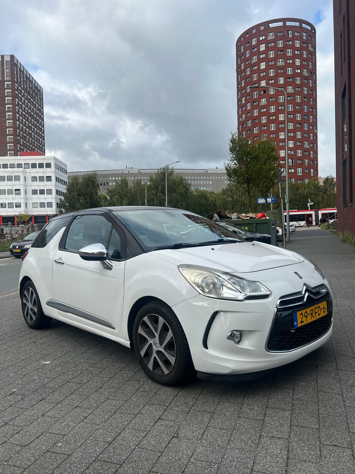 Citroën DS3 1.6 e-HDi so chic CLIMA NAVI LEDER RADAR, Auto's, Voorwielaandrijving, 28 km/l, Zwart, 4 cilinders