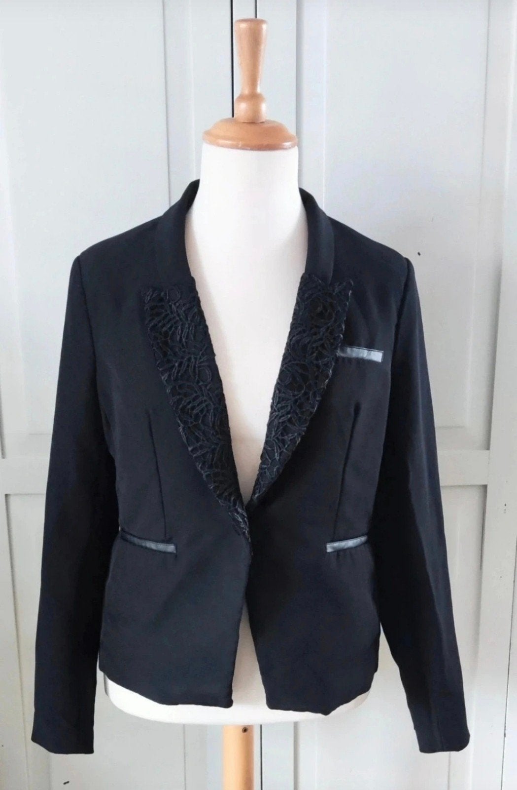 Eksept/Shoeby zwarte blazer met borduursel maat 40, Kleding | Dames, Jasjes, Kostuums en Pakken, Maat 38/40 (M), Zwart, Ophalen of Verzenden