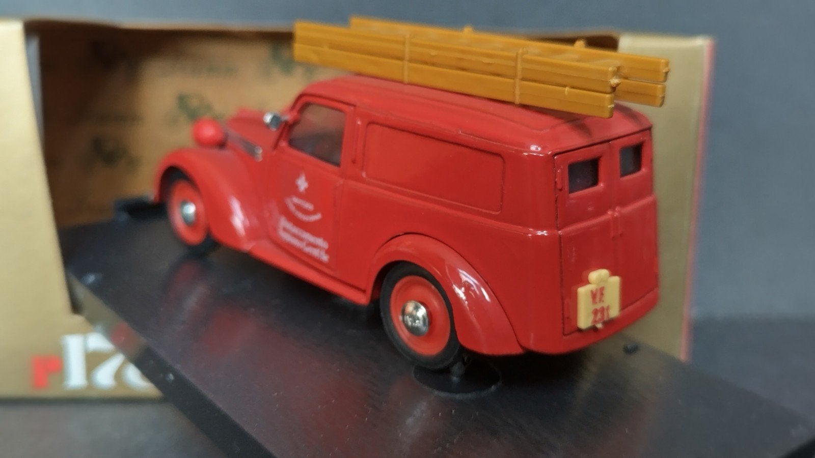 Fiat 1100 E furgone Brandweer 1:43 Brumm Pol, Hobby en Vrije tijd, Modelauto's | 1:43, Overige merken, Auto, Verzenden, .
