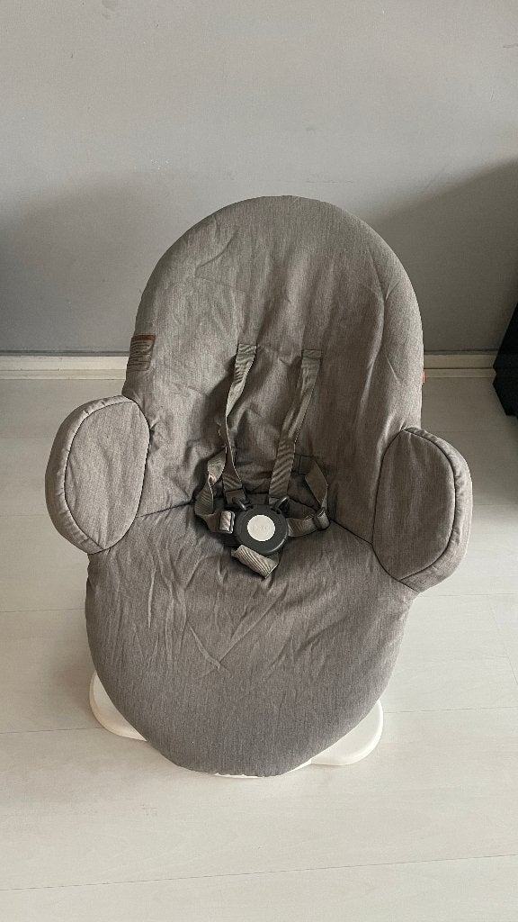 Stokke Bouncer / Wipstoel - Grijs (In nette staat), Kinderen en Baby's, Gebruikt, Wipstoel, Met gordel(s) of riempje(s), Ophalen