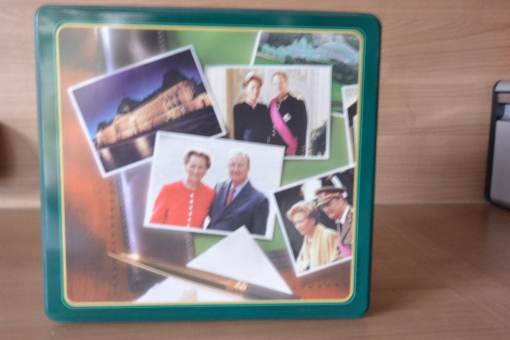 Metalen koekendoos Koning Albert en Koningin Paula (België)., Ophalen of Verzenden, Zo goed als nieuw, Koek(jes), Verkade