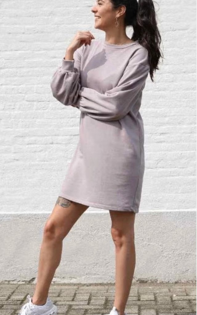zacht jurkje Holly Modström grijs/taupe mt XS, Kleding | Dames, Jurken, Overige kleuren, Verzenden, Zo goed als nieuw, Maat 34 (XS) of kleiner