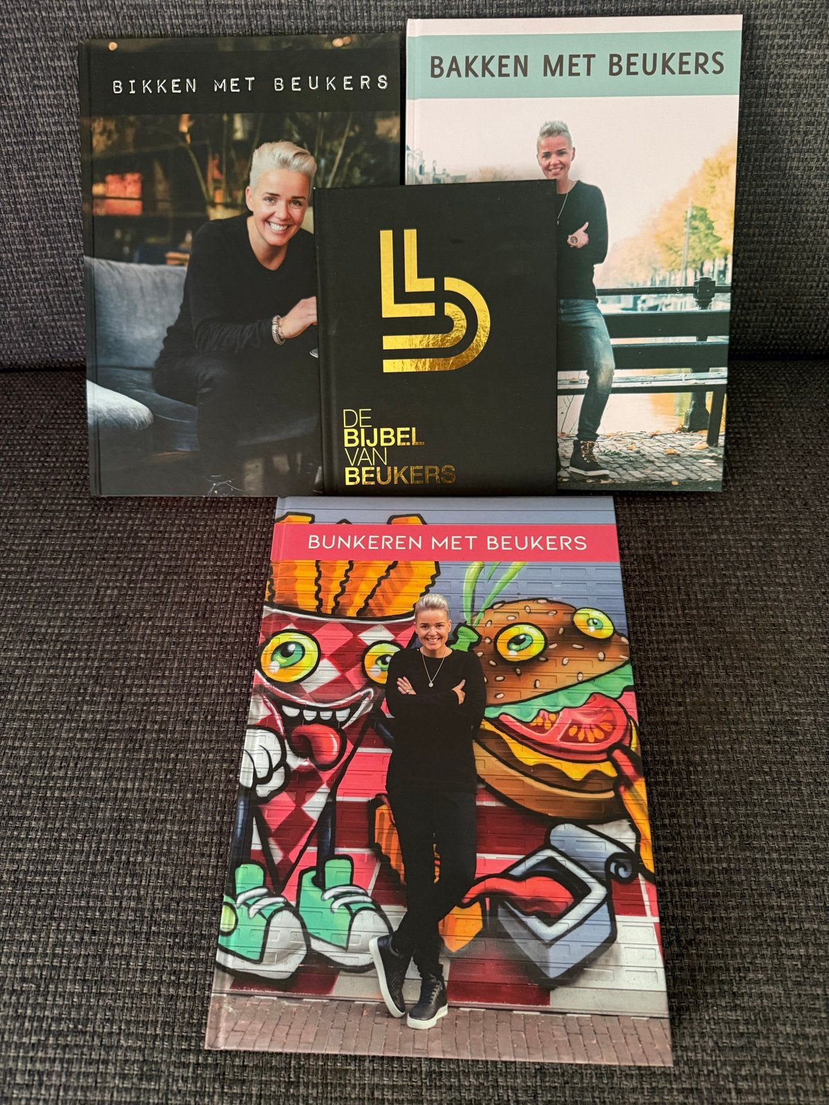 4 kookboeken Lot Beukers: Bikken, Bakken, Bijbel, Bunkeren, Ophalen of Verzenden, Zo goed als nieuw, Hoofdgerechten