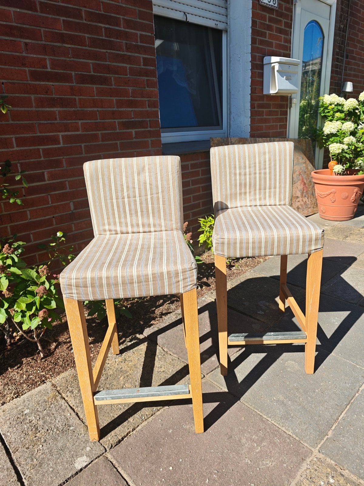 Set van 2 houten barkrukken met gestreepte bekleding, Ophalen, Gebruikt, Met voetsteun, 60 tot 90 cm