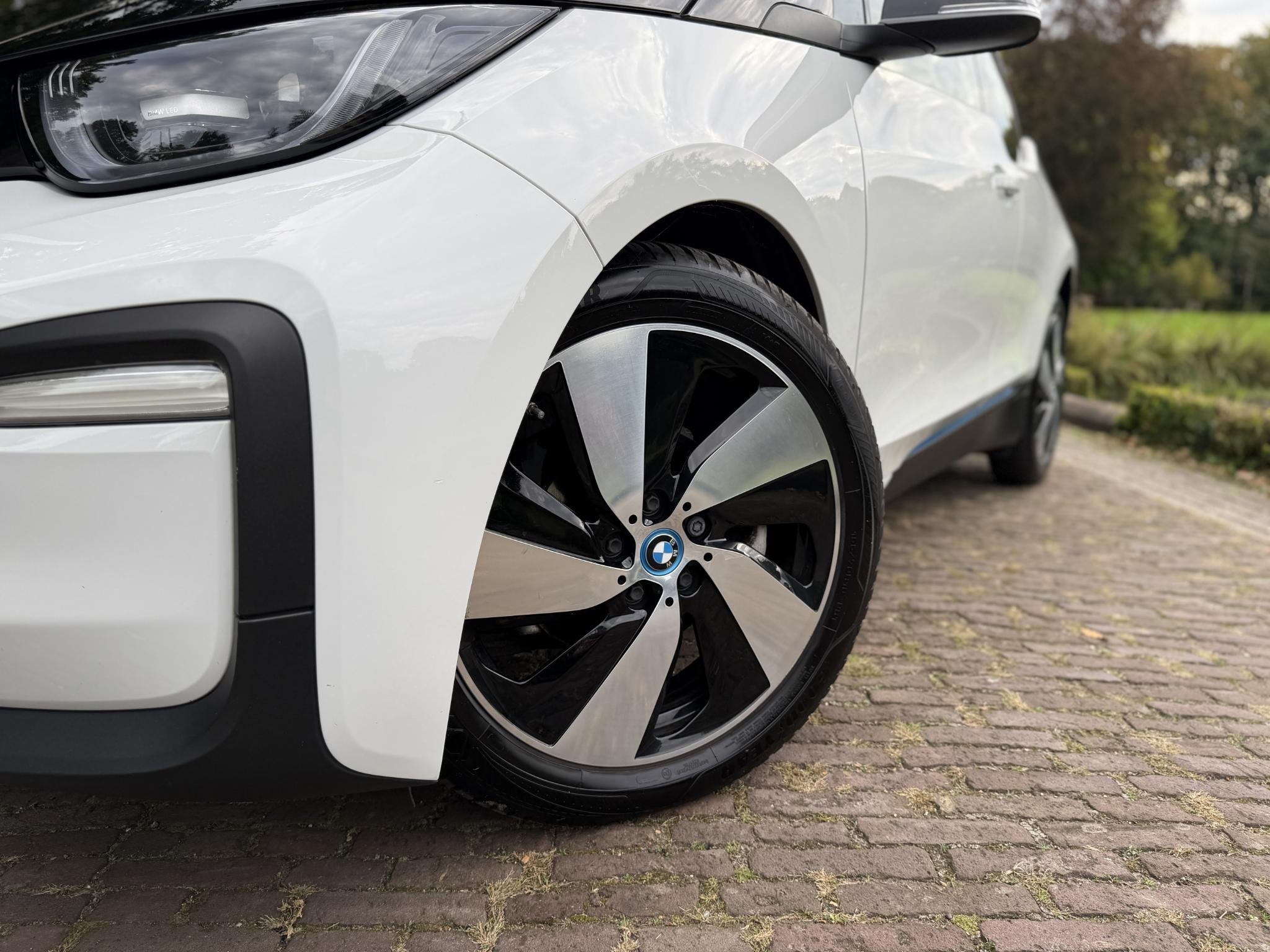 BMW i3 Basis 120Ah 42 kWh | PDC | Navi | Nieuwe Service & AP, Automaat, 4 stoelen, 258 min, Wit