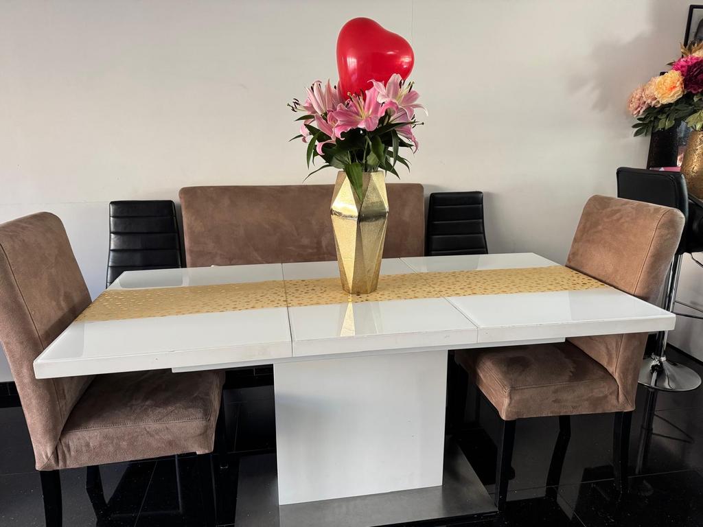 Wit hoogglanzen woonkamer set, Ophalen