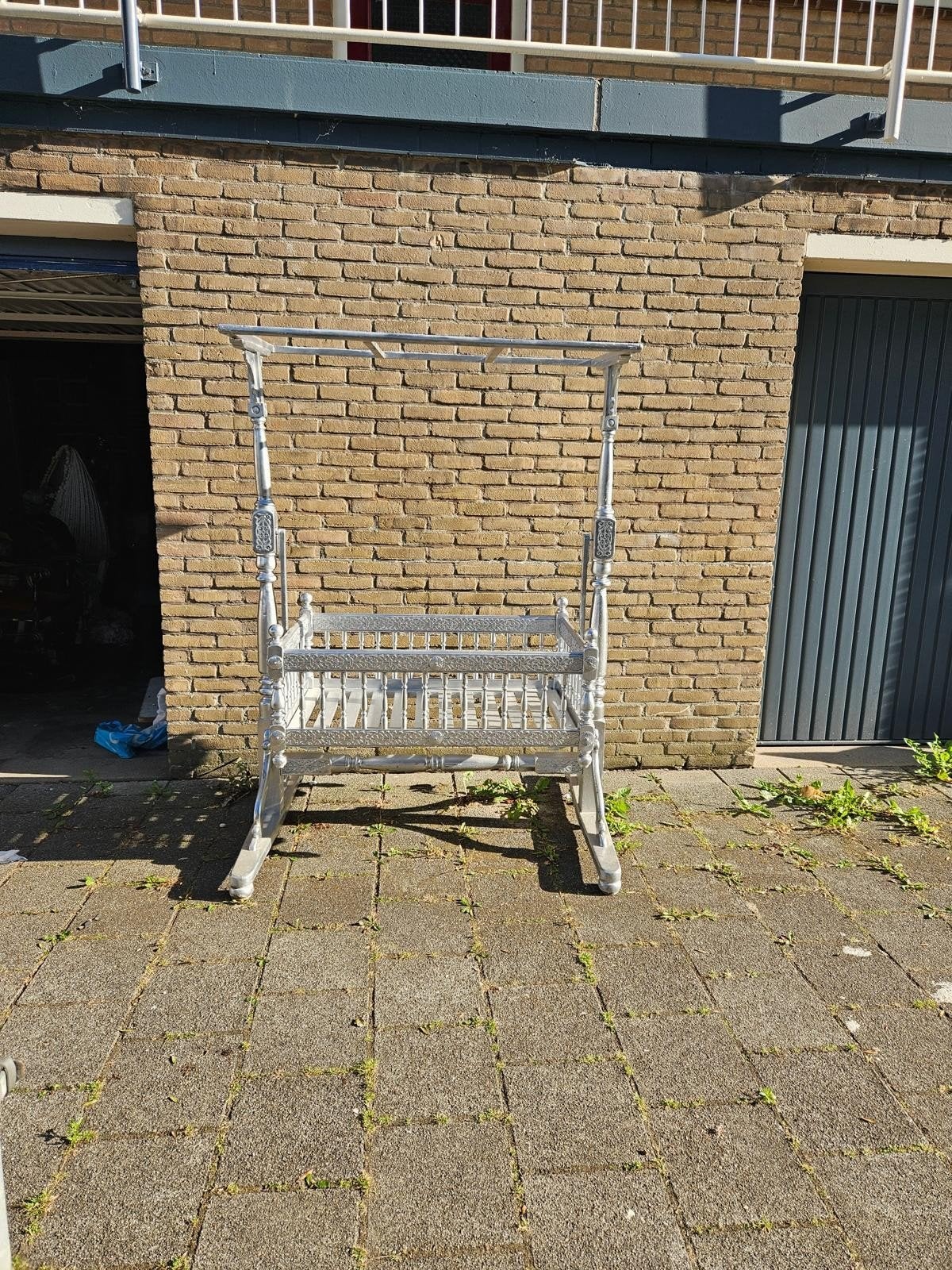 Prachtige zilverkleurige schommelwieg, Ophalen, Zo goed als nieuw