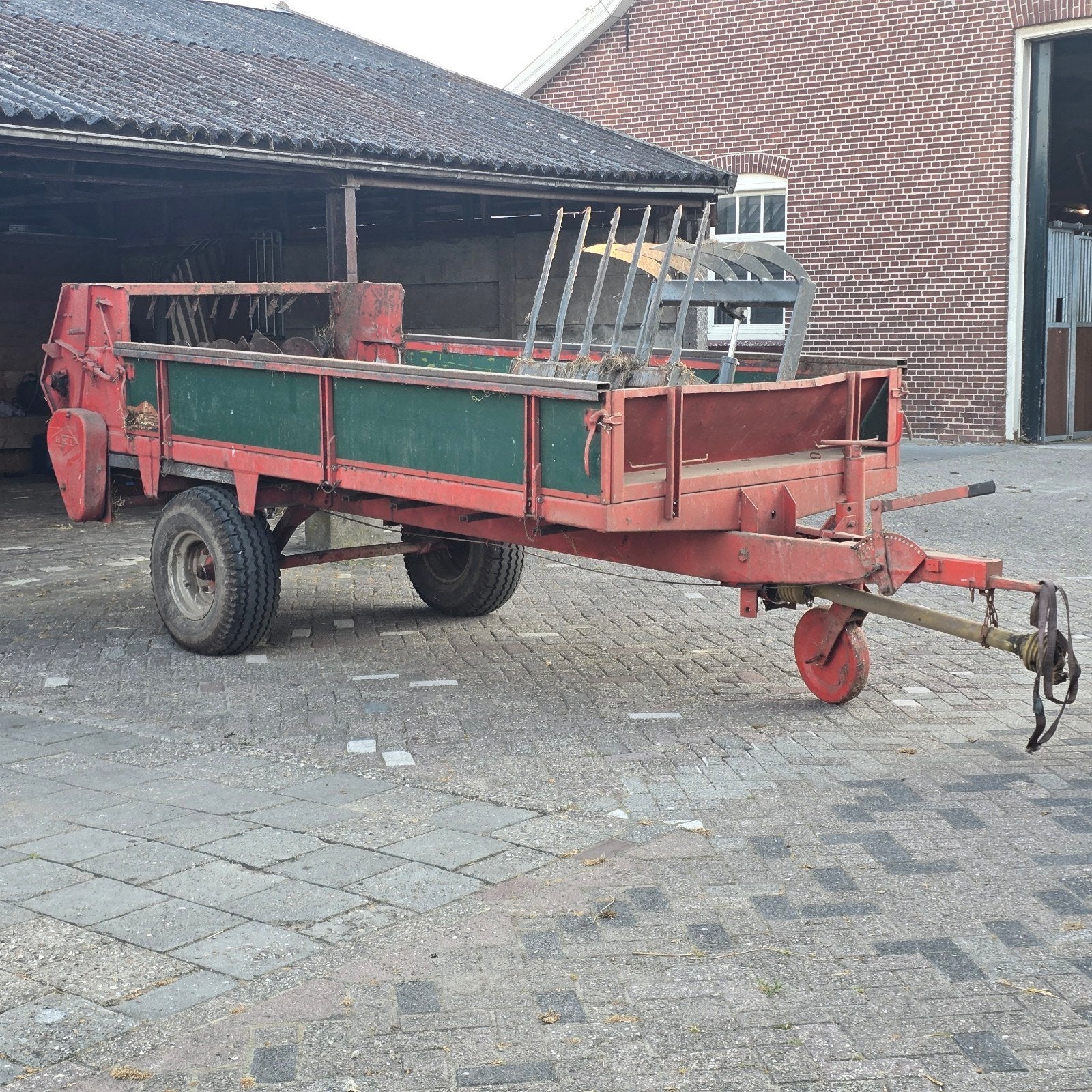 Mestverspreider met nieuwe bodemkettingen en b, Zakelijke goederen, Ophalen, Glastuinbouw, Gewasbescherming en Bemesting