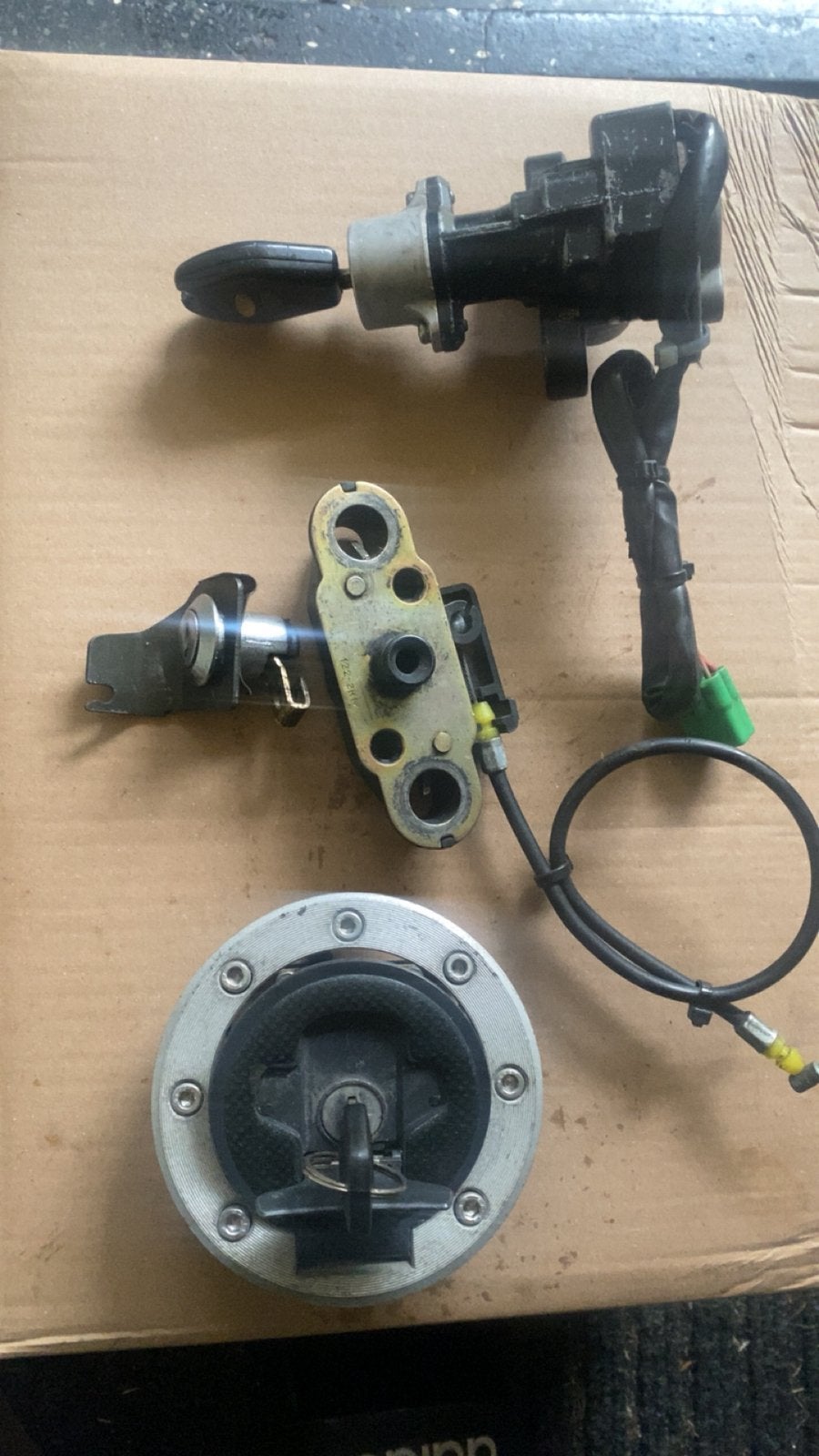 Suzuki gsxr k1-k2-k3 contactslot compleet, Motoren, Ophalen of Verzenden, Zo goed als nieuw