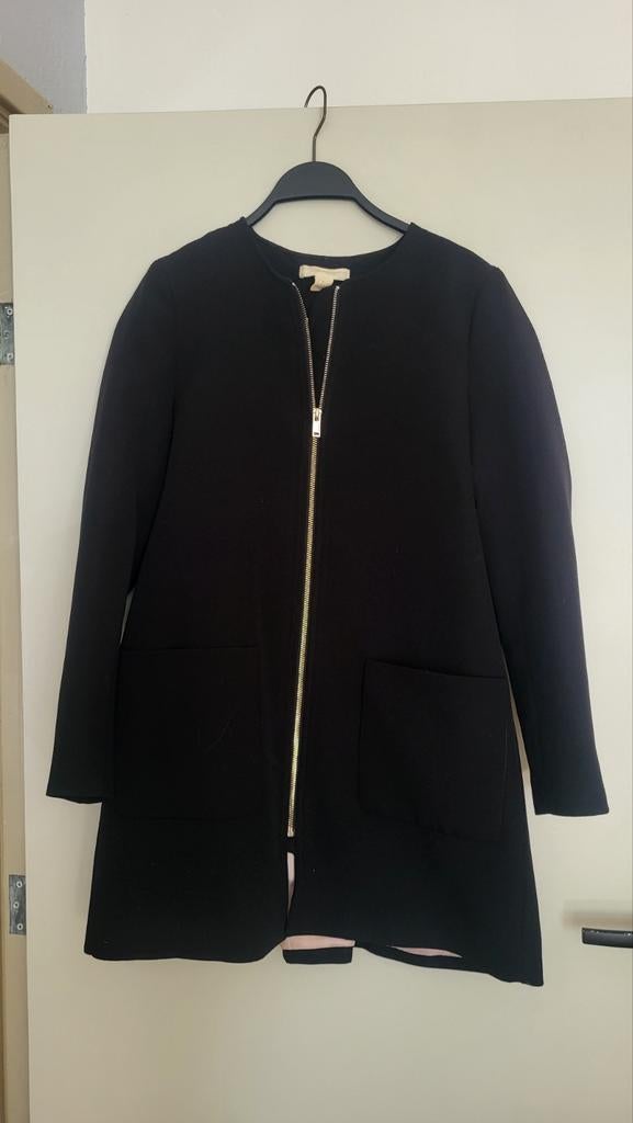 Zwarte A-lijn jas met gouden rits - Zo goed als nieuw, Maat 38/40 (M), H&M, Zwart, Ophalen of Verzenden