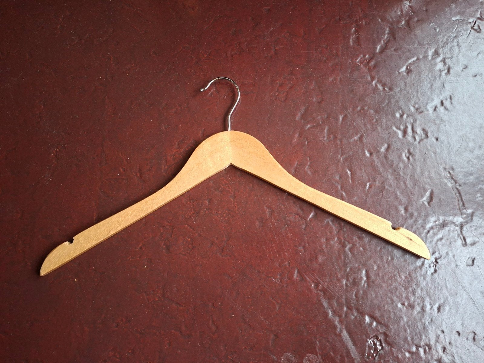 Houten kapstok knaapje met hangers, Wandhaken, Nieuw, Ophalen of Verzenden, Minder dan 100 cm